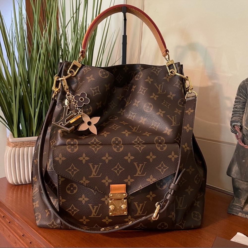 Louis Vuitton Metis Hobo Bag